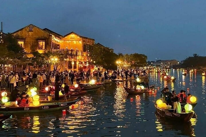 hoi an city lantern boat
